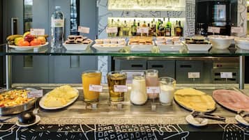 Tägliches Frühstücksbuffet gegen Gebühr
