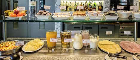 Frokostbuffé hver dag (mot et tillegg)