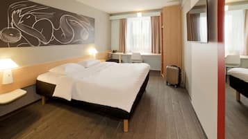 In-room safe, desk, soundproofing, free WiFi