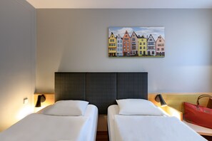 Standard Twin Room, 2 Twin Beds | 1 bedroom, desk, blackout drapes, soundproofing