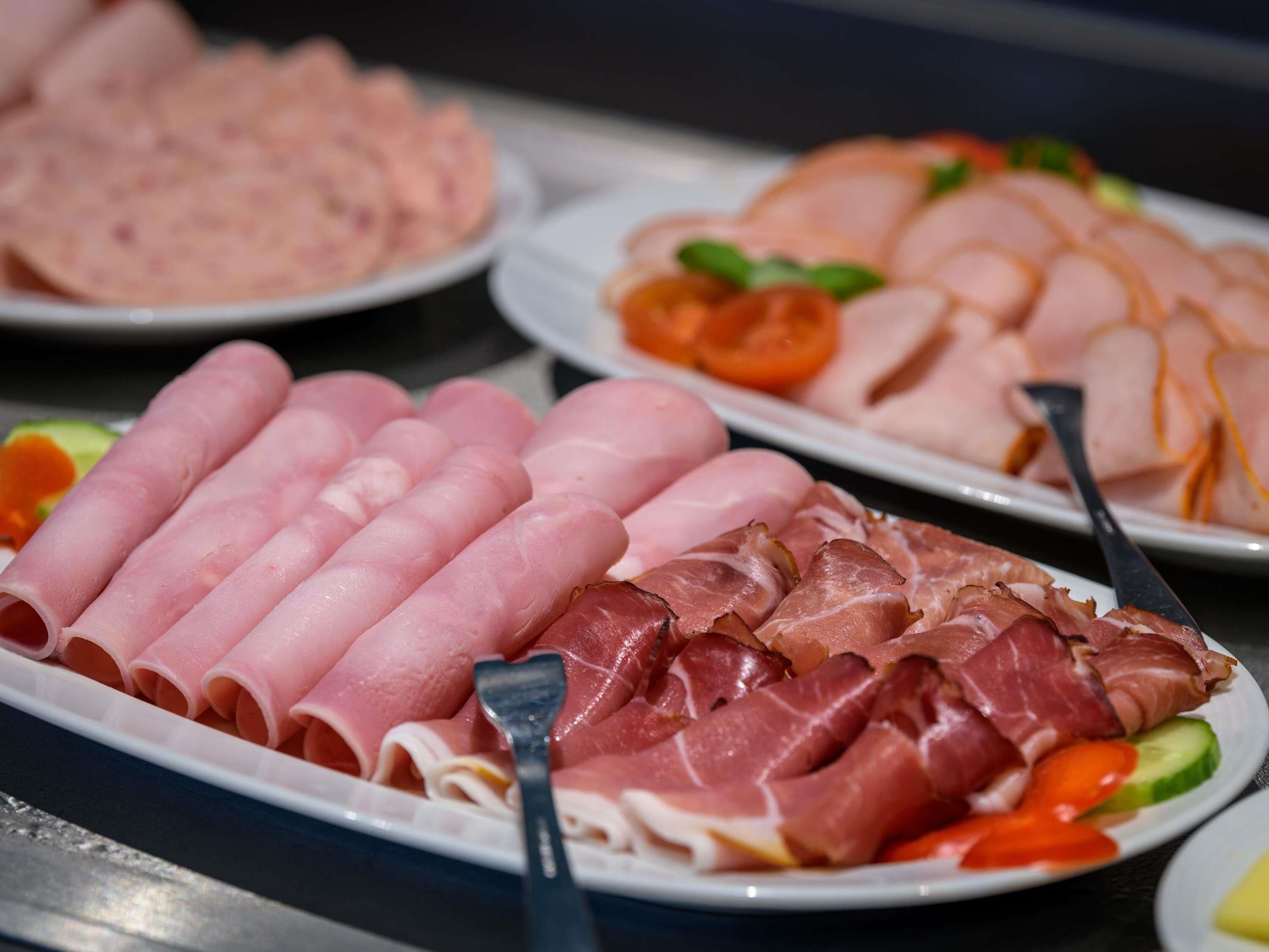 Daily buffet breakfast for a fee