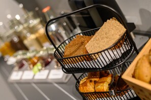 Frokostbuffé hver dag (EUR 17.50 per person)