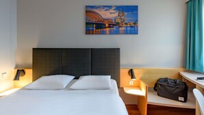 Quarto standard, 1 cama de casal | Escrivaninha, cortinas blackout, quartos à prova de som