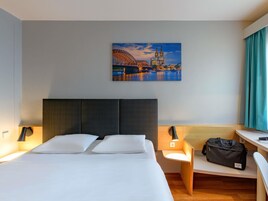 标准房, 1 张双人床 | 办公桌、遮光窗帘、隔音、熨斗/熨板