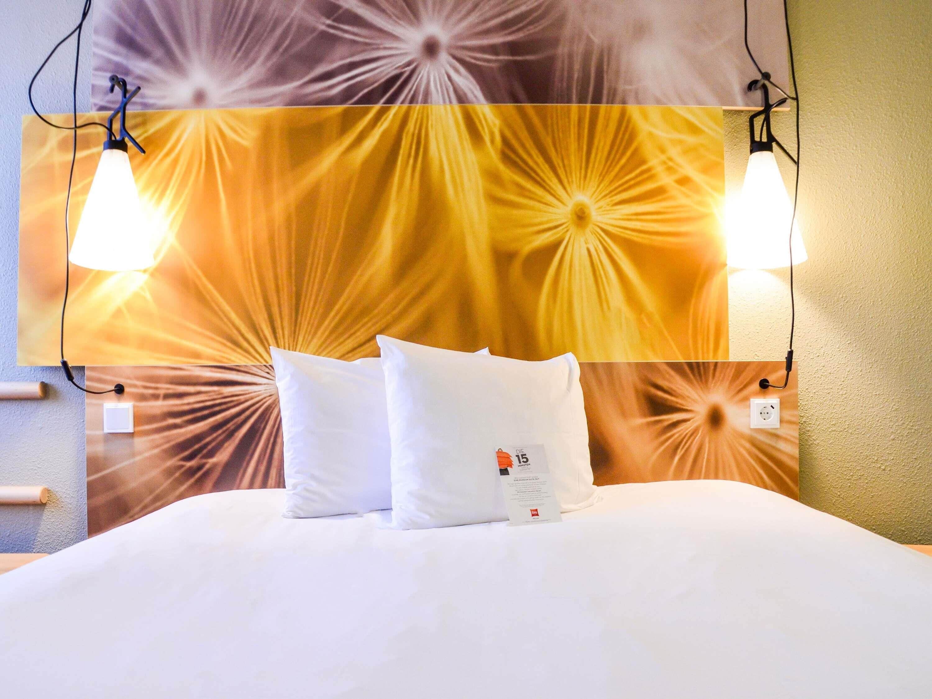 standard room, 1 double bed | pillow-top beds, desk, blackout curtains, soundproofing