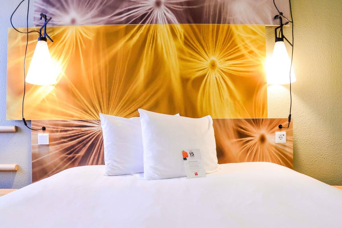 standard room, 1 double bed | pillow-top beds, desk, blackout curtains, soundproofing