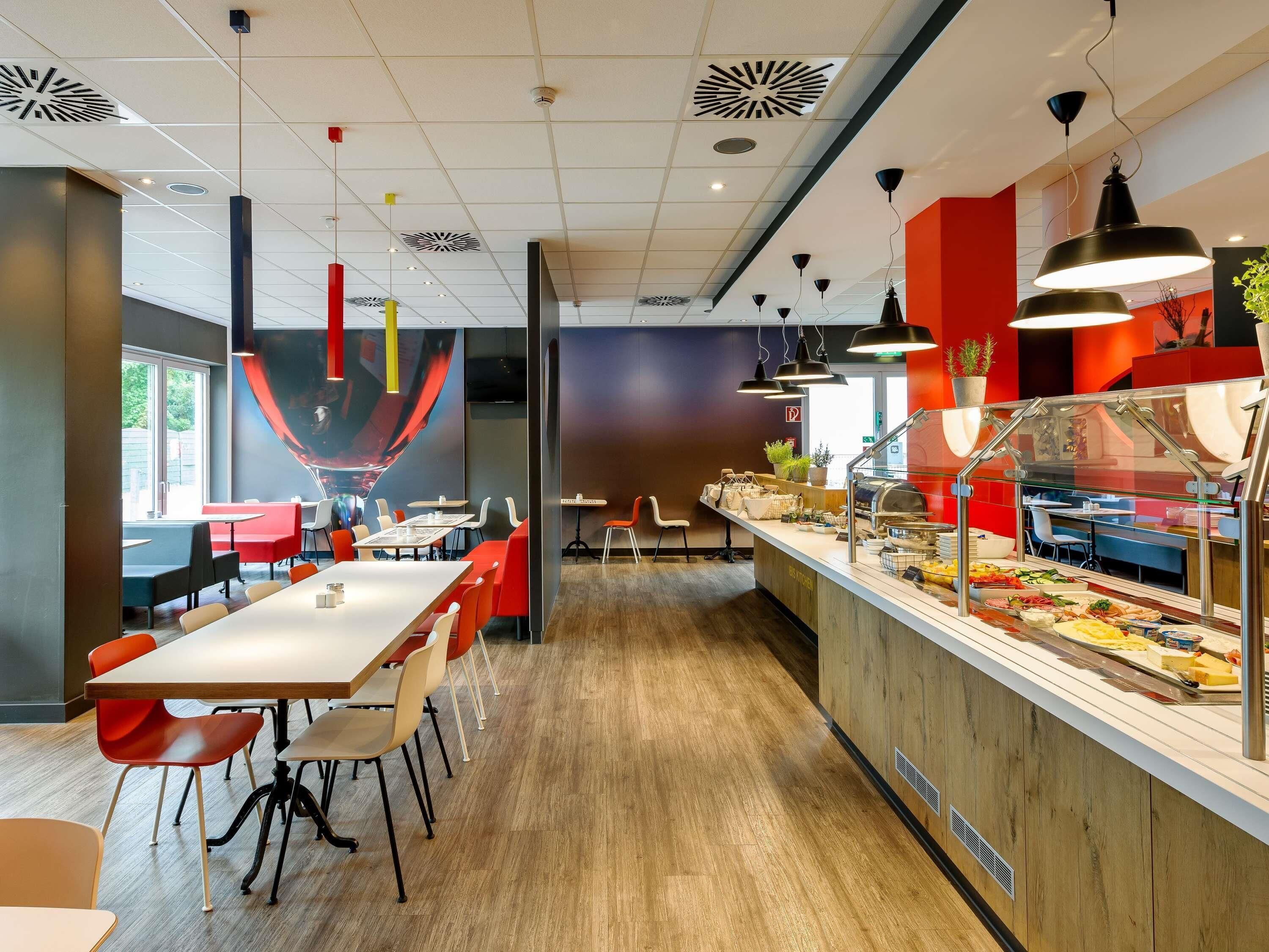 Café da manhã com buffet todos os dias mediante uma taxa