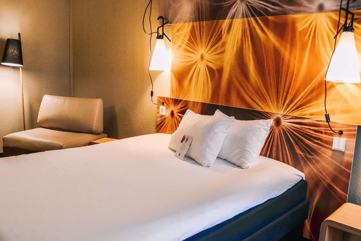 standard room, multiple beds | pillow-top beds, desk, blackout curtains, soundproofing