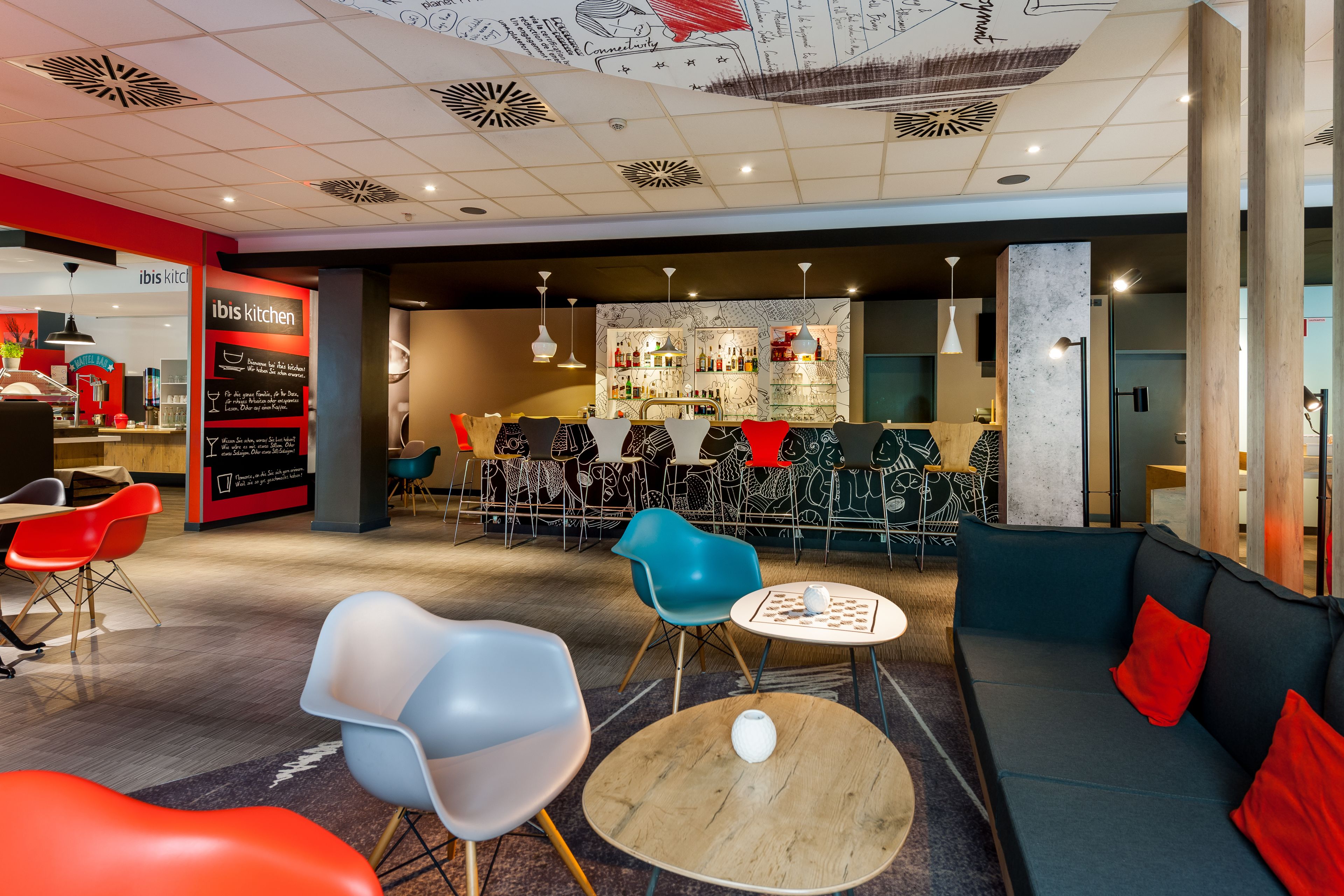 serves breakfast, lunch and dinner