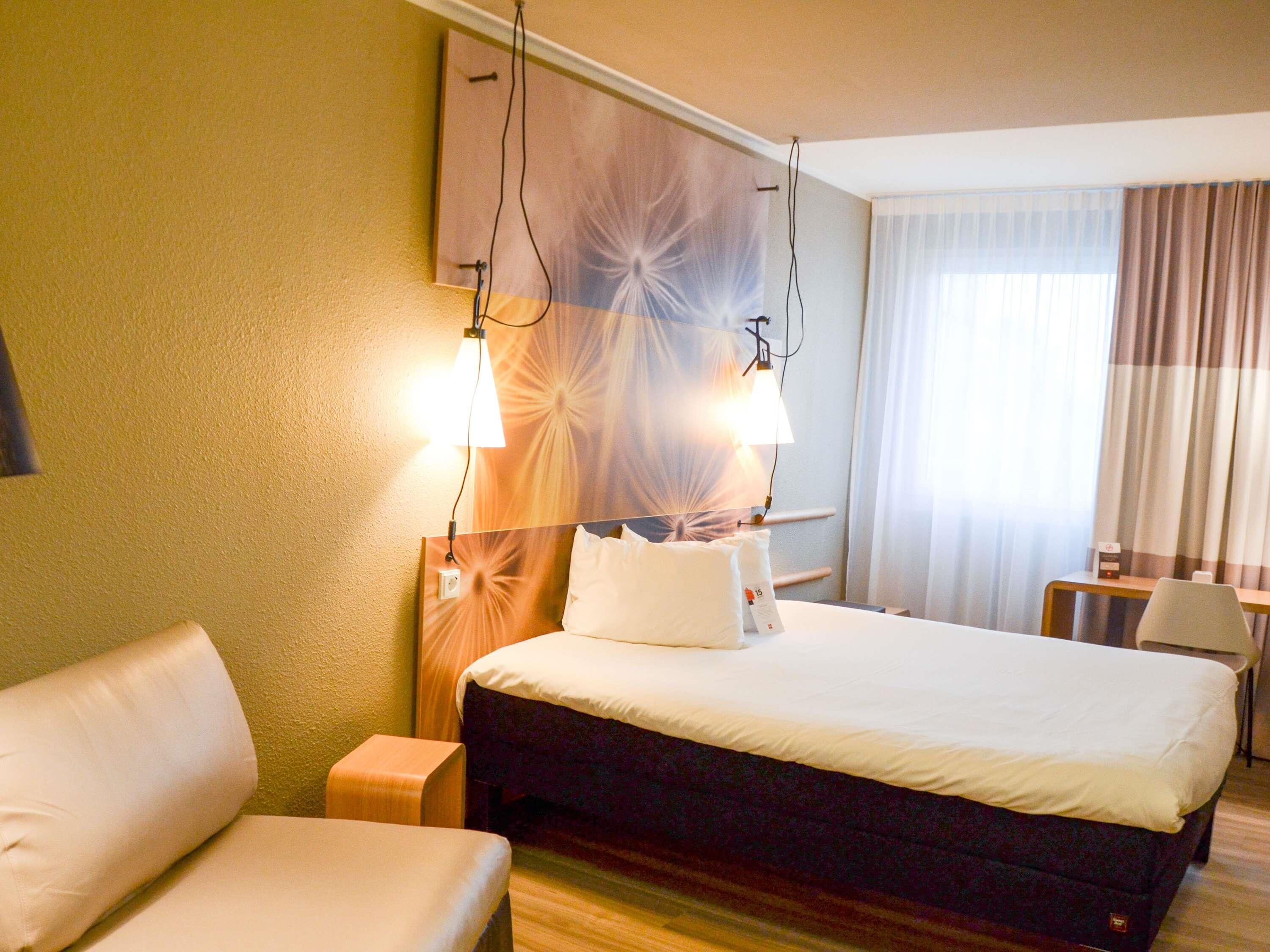 standard room, multiple beds | pillow-top beds, desk, blackout curtains, soundproofing