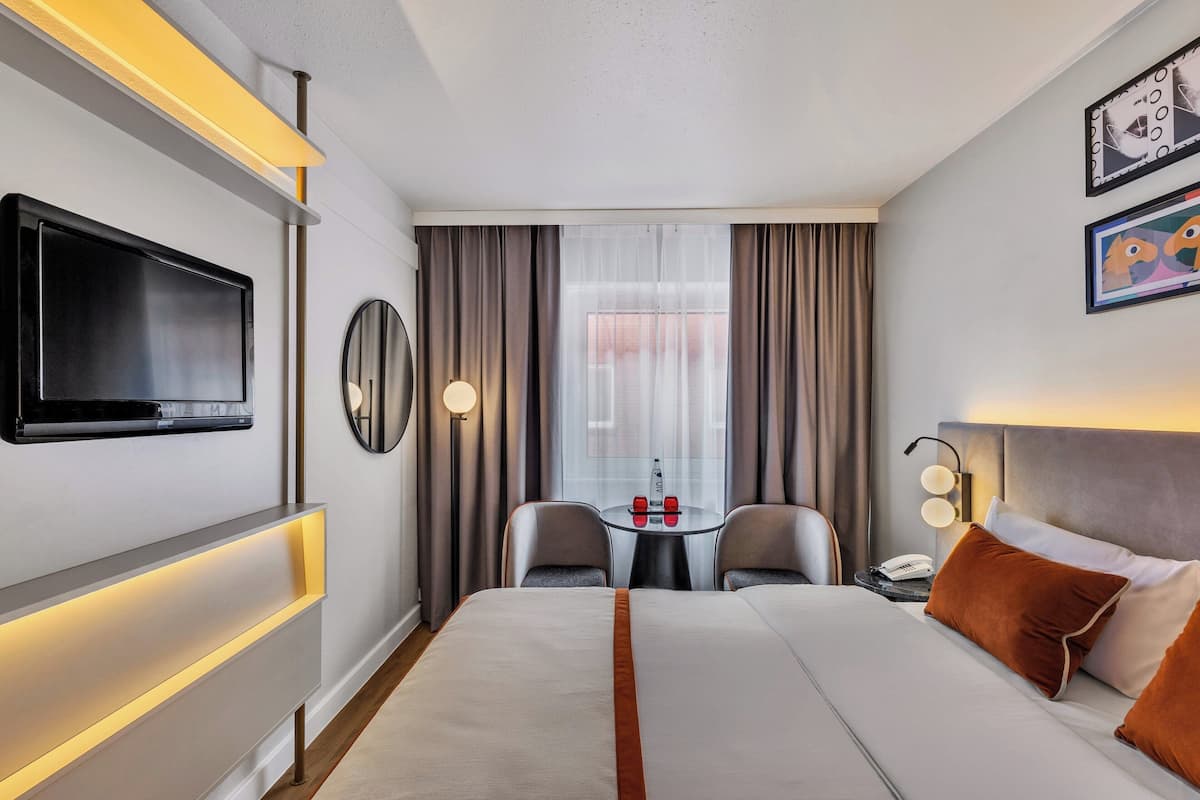 Minibar, in-room safe, desk, laptop workspace