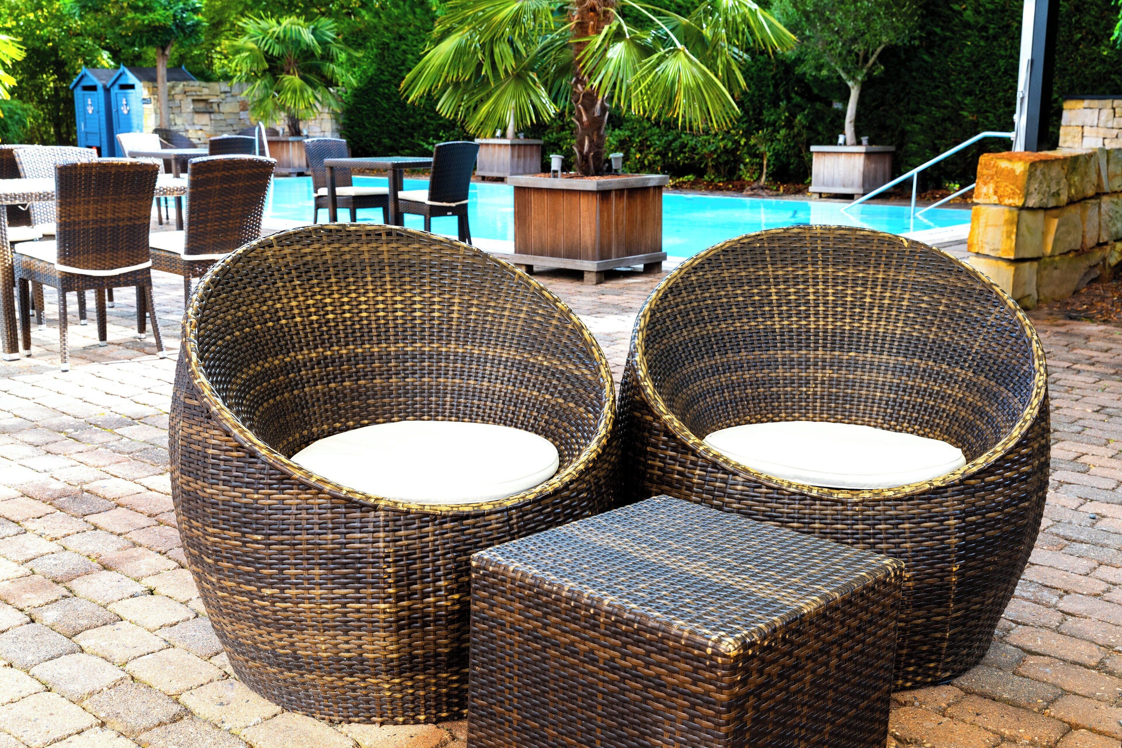 시즌별로 운영되는 야외 수영장