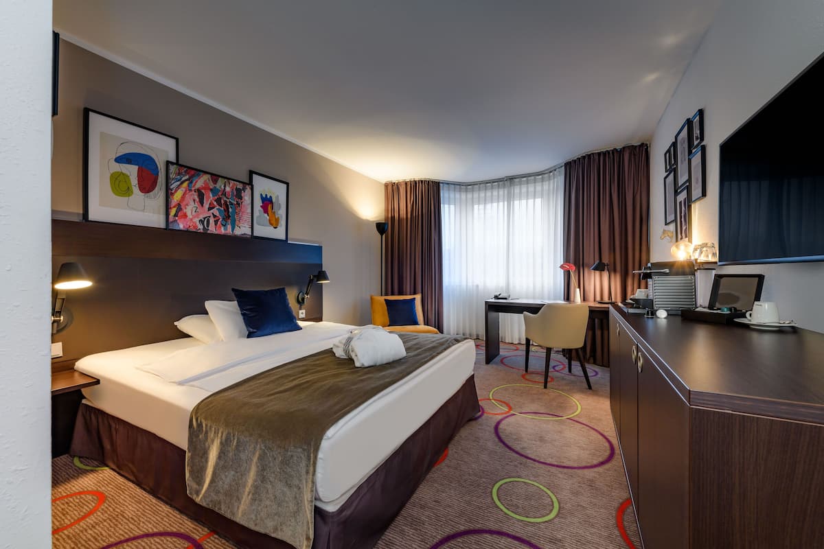Privilege, Double Room, 1 Double Bed | In-room safe, desk, laptop workspace, blackout curtains