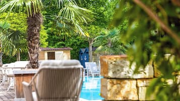 Seasonal outdoor pool
