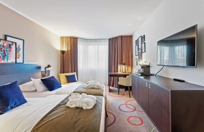 1 chambre, minibar, coffres-forts dans les chambres, bureau