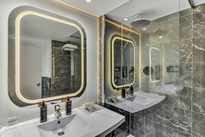 Chambre Supérieure avec lits jumeaux | Salle de bain