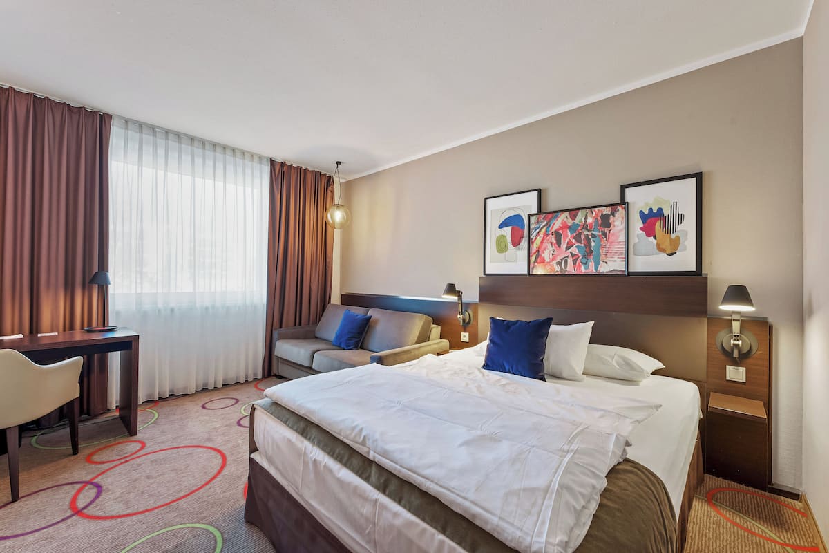 Family Room | 1 bedroom, minibar, in-room safe, desk