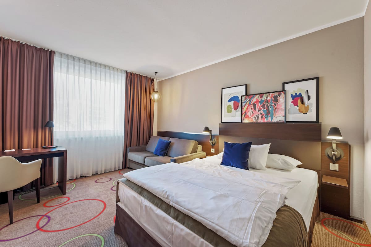 Minibar, in-room safe, desk, laptop workspace