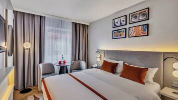 Comfort Double Room | Hypo-allergenic bedding, minibar, in-room safe, desk
