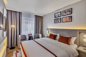 Literie hypoallergénique, minibar, coffres-forts dans les chambres