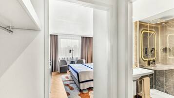 Superior Twin kamer | Hypoallergeen beddengoed, een minibar, een kluis op de kamer, een bureau