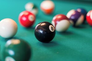 A close-up of billiard balls on a green felt surface. - Leonardo Hotel Hannover Medical Park (Hannover)