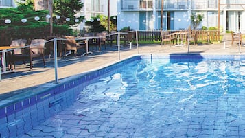 Seasonal outdoor pool