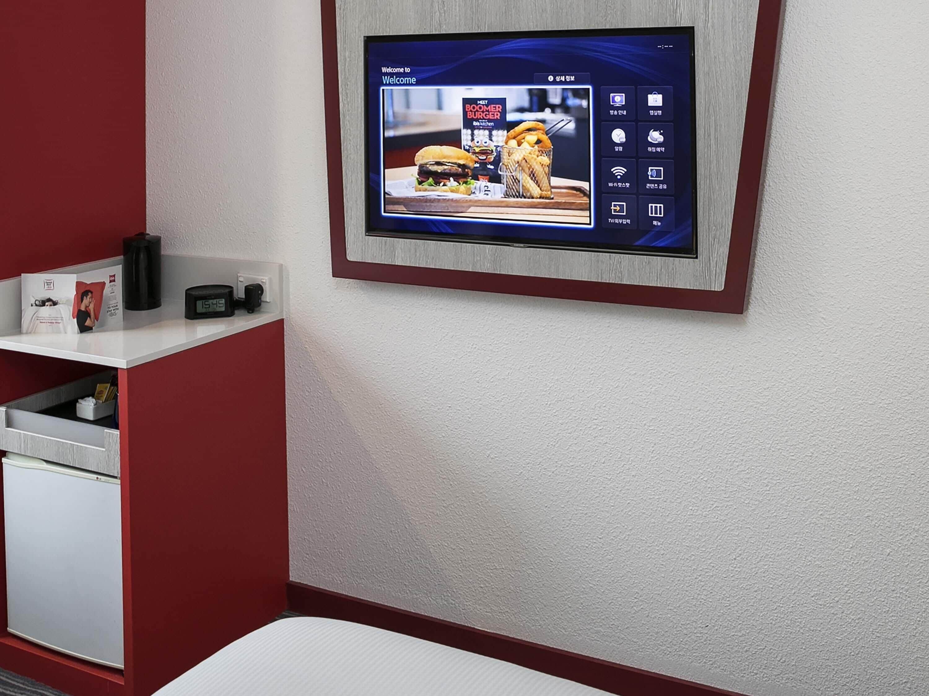 Ropa de cama hipoalergénica, escritorio y cortinas blackout 