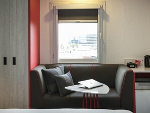 低過敏寢具、書桌、遮光布/窗簾、隔音