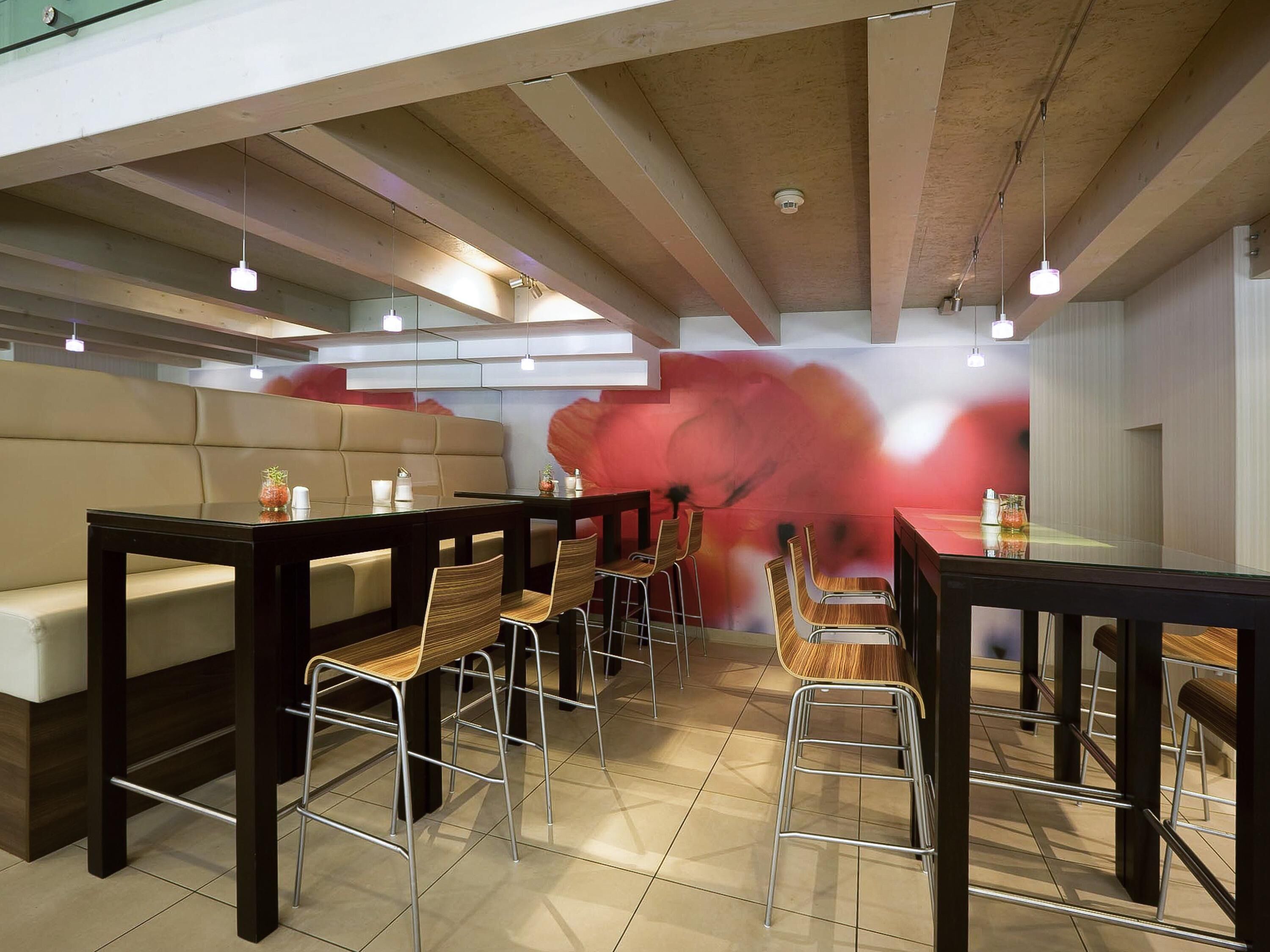 MyRoom By Patrick - Oasis Of Calm Room | Työpöytä, kannettavalle tietokoneelle sopiva työtila