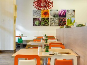 Buffet déjeuner servi tous les jours en supplément