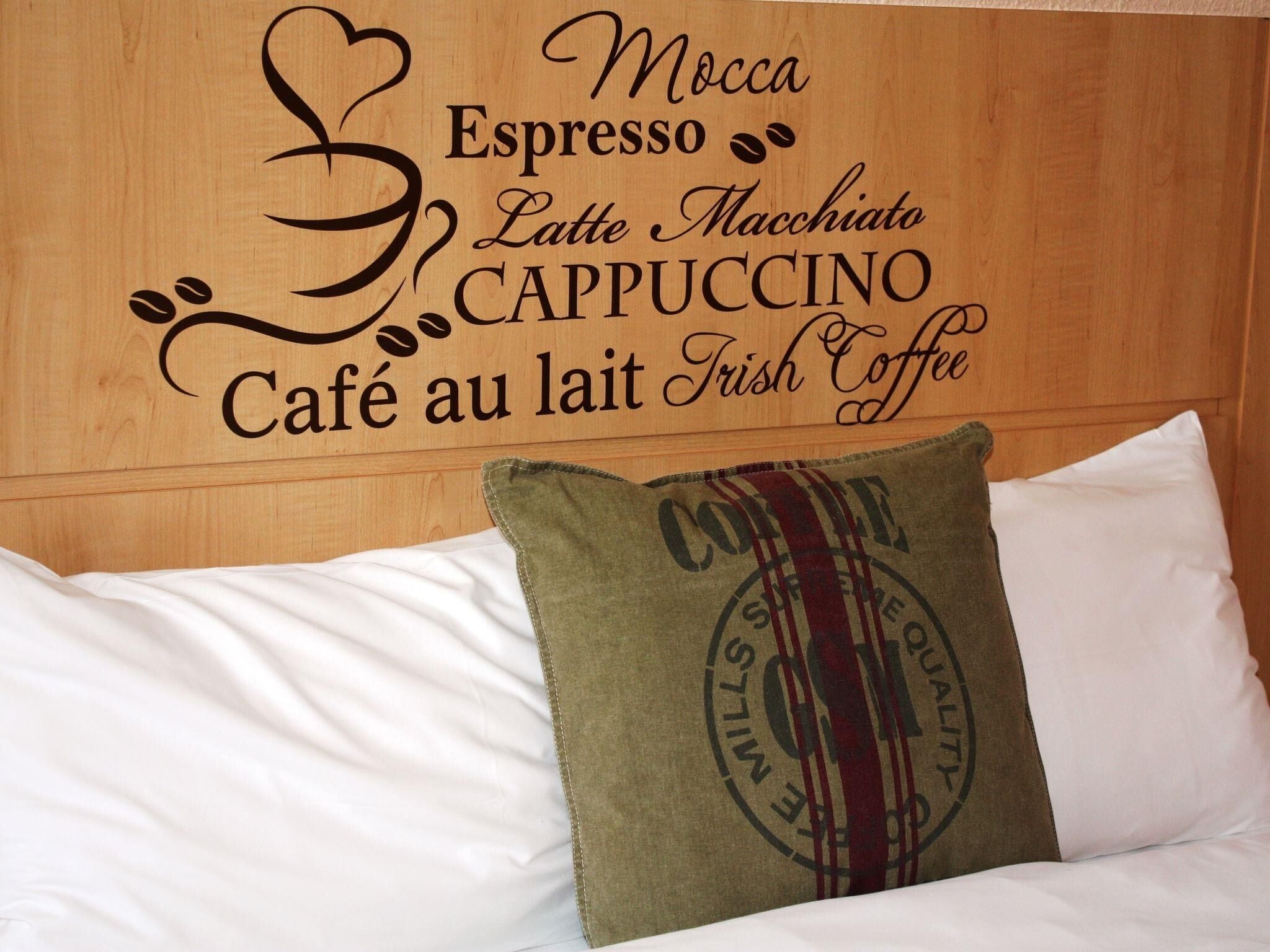 MyRoom By Bojan - Café Olé | Työpöytä, kannettavalle tietokoneelle sopiva työtila