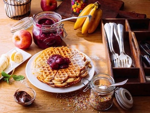 Tägliches Frühstücksbuffet gegen Gebühr