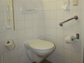 Desk, laptop workspace, iron/ironing board, free WiFi - ibis Wien Messe (Vienna)