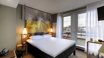 Comfort Room, 1 Double Bed, Balcony | Hypo-allergenic bedding, desk, soundproofing, iron/ironing board