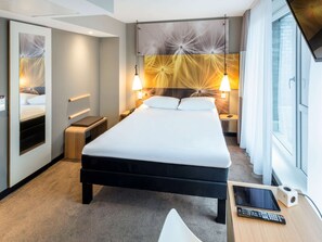 Allergikerbettwaren, Schreibtisch, schallisolierte Zimmer