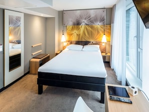 Allergikerbettwaren, Schreibtisch, schallisolierte Zimmer