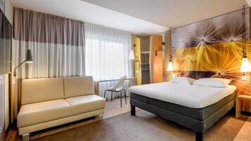 Family Double Room, 1 Double Bed with Sofa bed | Hypo-allergenic bedding, desk, soundproofing, iron/ironing board