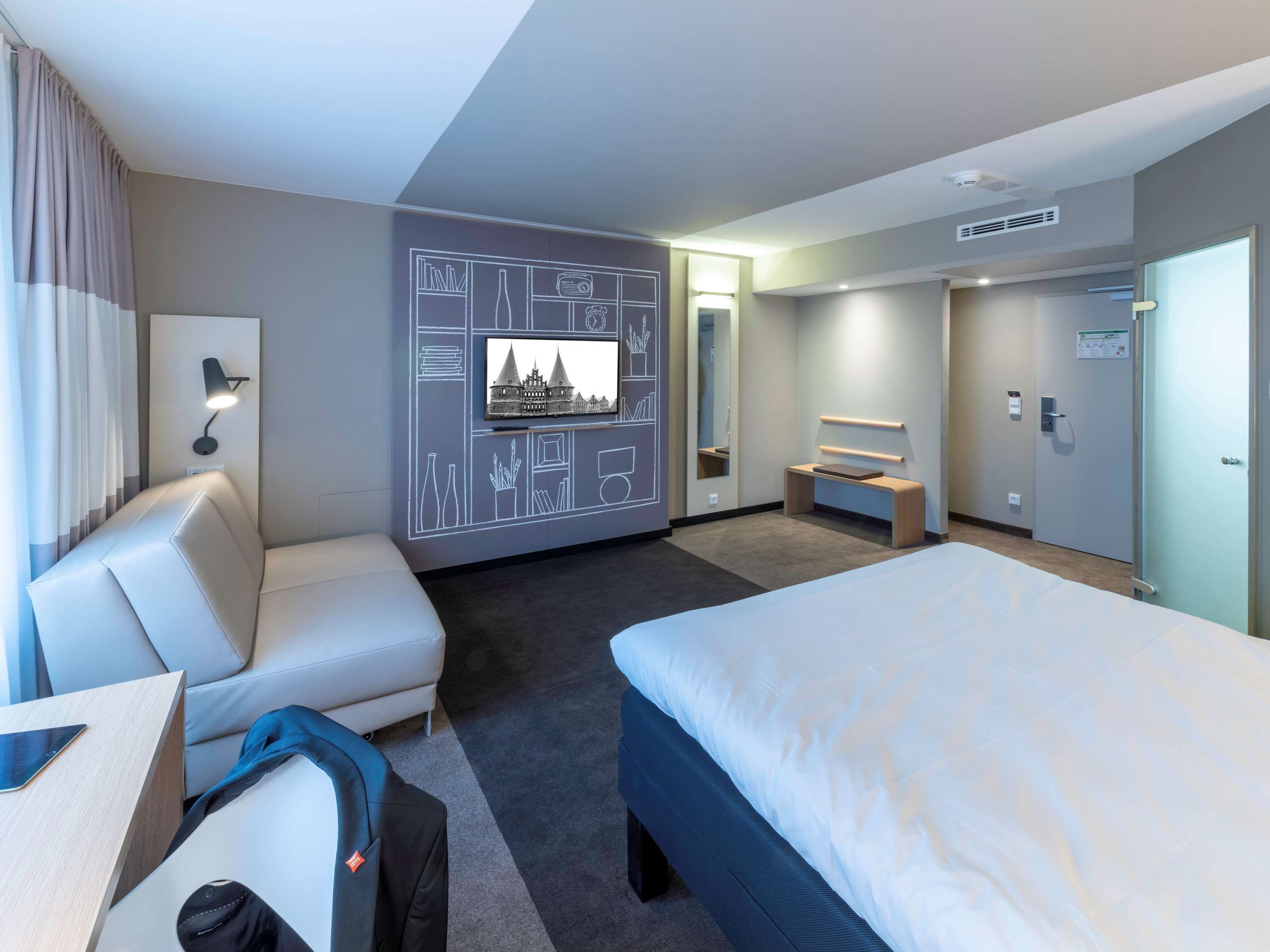 family double room, 1 double bed with sofa bed | hypo-allergenic bedding, desk, soundproofing, iron/ironing board