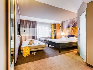 Family Double Room, 1 Double Bed with Sofa bed | 1 bedroom, hypo-allergenic bedding, desk, soundproofing