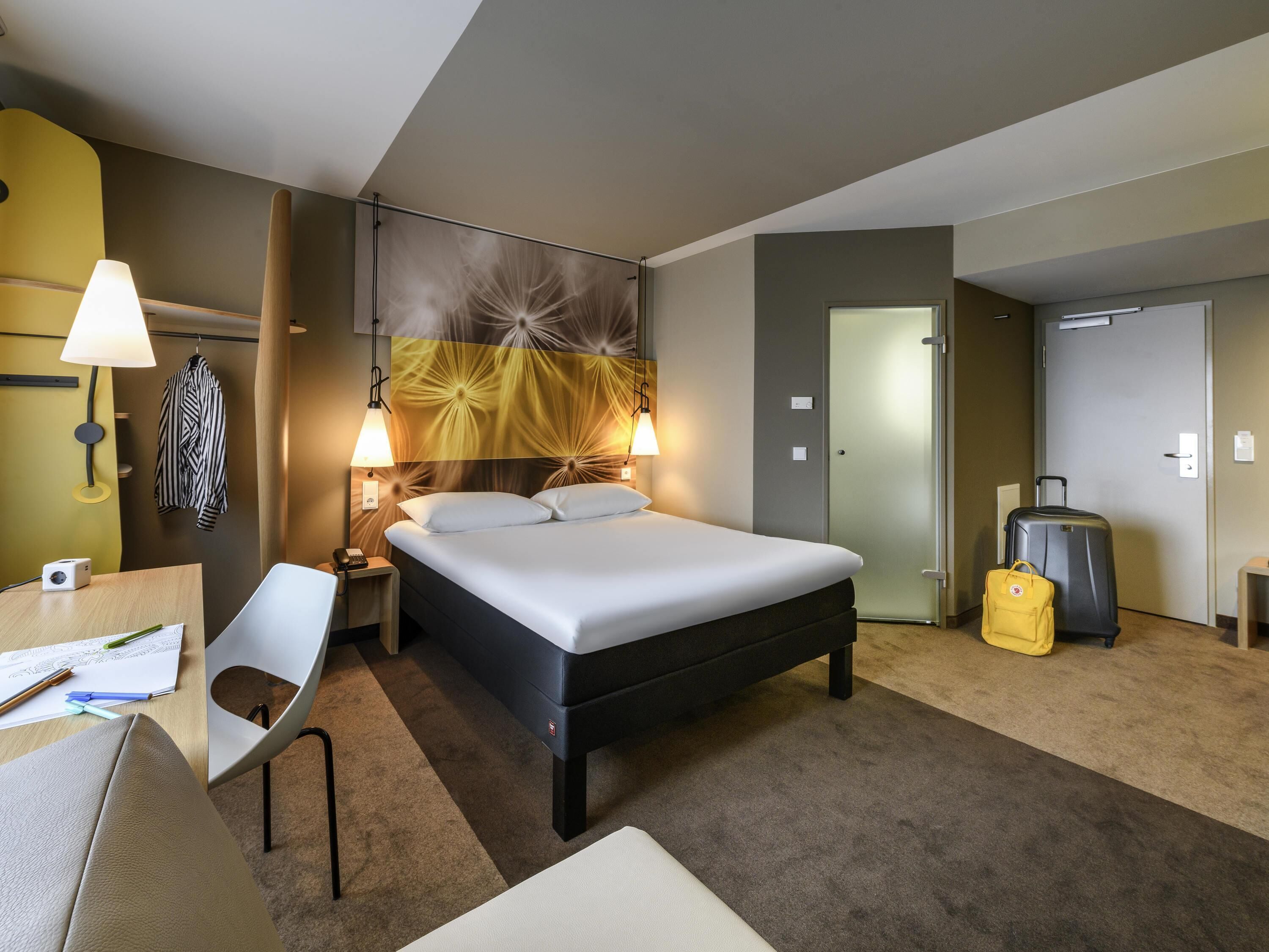 family double room, 1 double bed with sofa bed | hypo-allergenic bedding, desk, soundproofing, iron/ironing board