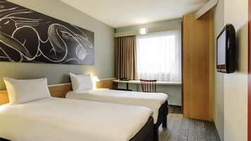 Hypo-allergenic bedding, in-room safe, desk, laptop workspace