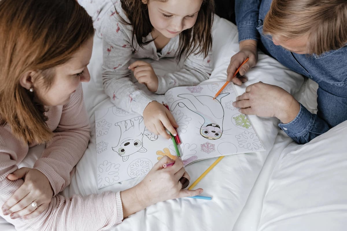 Doppelbett (160 x 200 cm), neues Schlafkomfort-Konzept und Kinderbett (80 x 170 cm)