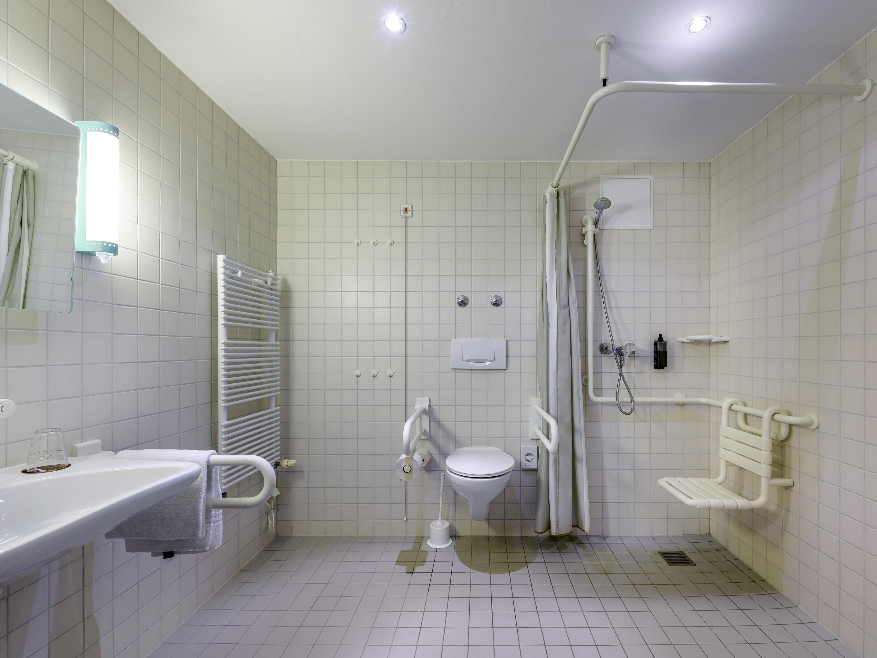 zimmer mit einem einzelbett (80 x 200 cm), neues schlafkomfort-konzept | hypo-allergenic bedding, in-room safe, desk, laptop workspace