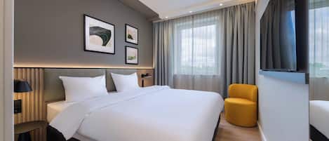 Comfort Room, 1 Double Bed, City View | Hypo-allergenic bedding, desk, blackout curtains, soundproofing