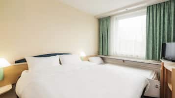 Standard Double Room, 1 Double Bed | Hypo-allergenic bedding, desk, blackout drapes, soundproofing