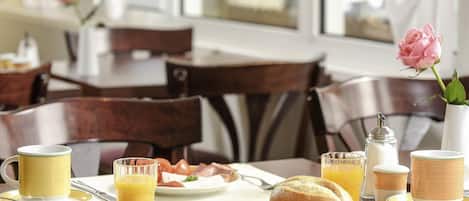 Daily buffet breakfast (EUR 17.50 per person)