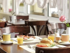 Daily buffet breakfast for a fee