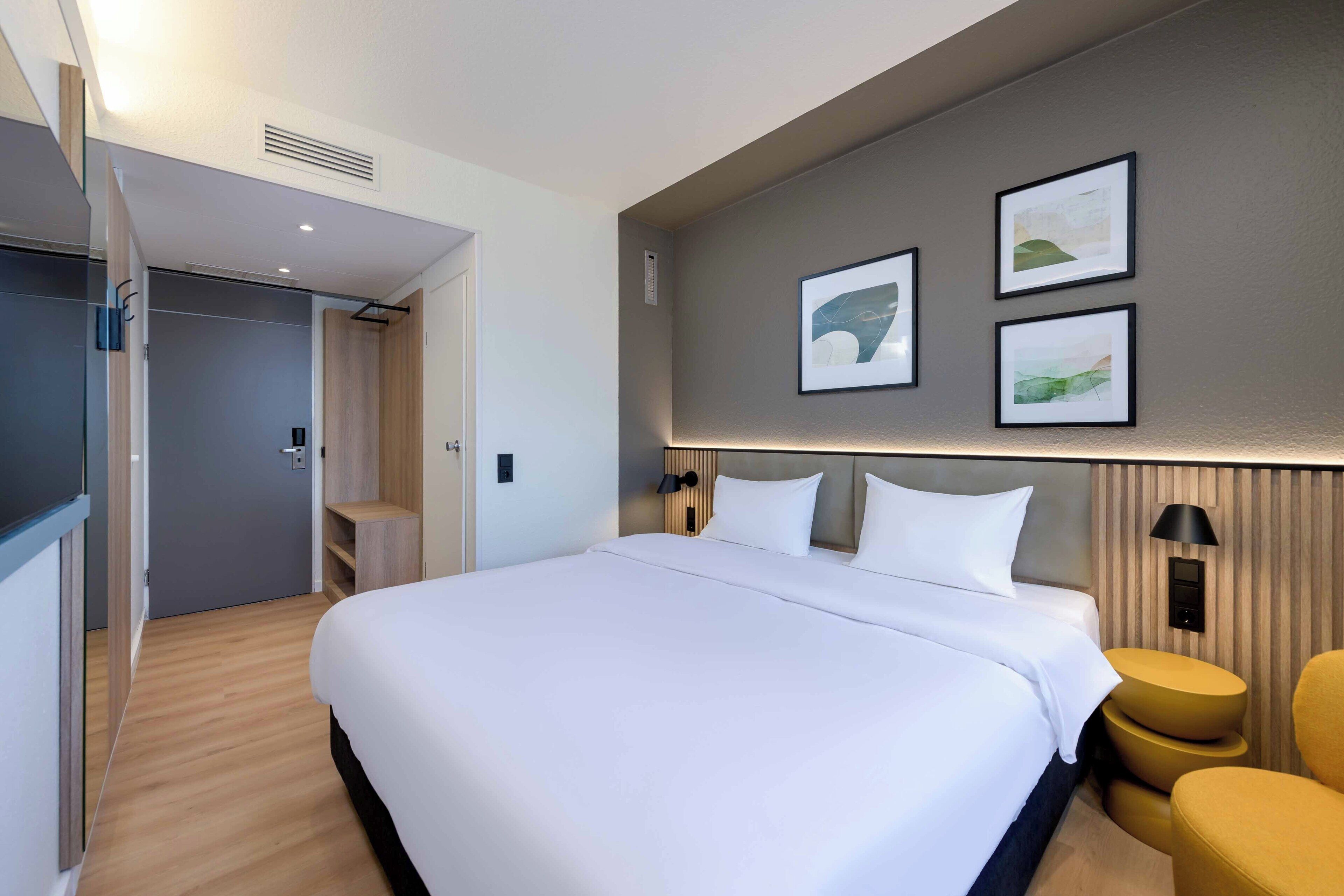 Comfort Room, 1 Double Bed, Courtyard Area | Hypo-allergenic bedding, desk, blackout curtains, soundproofing