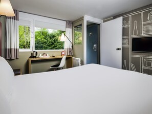 Desk, free WiFi, bed sheets, alarm clocks - ibis Plymouth (Plymouth)